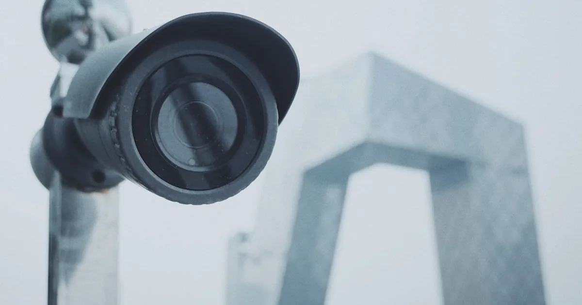 KI-Videoüberwachungskamera für Unternehmen, schwarze IP-Kamera mit Objektklassifizierung