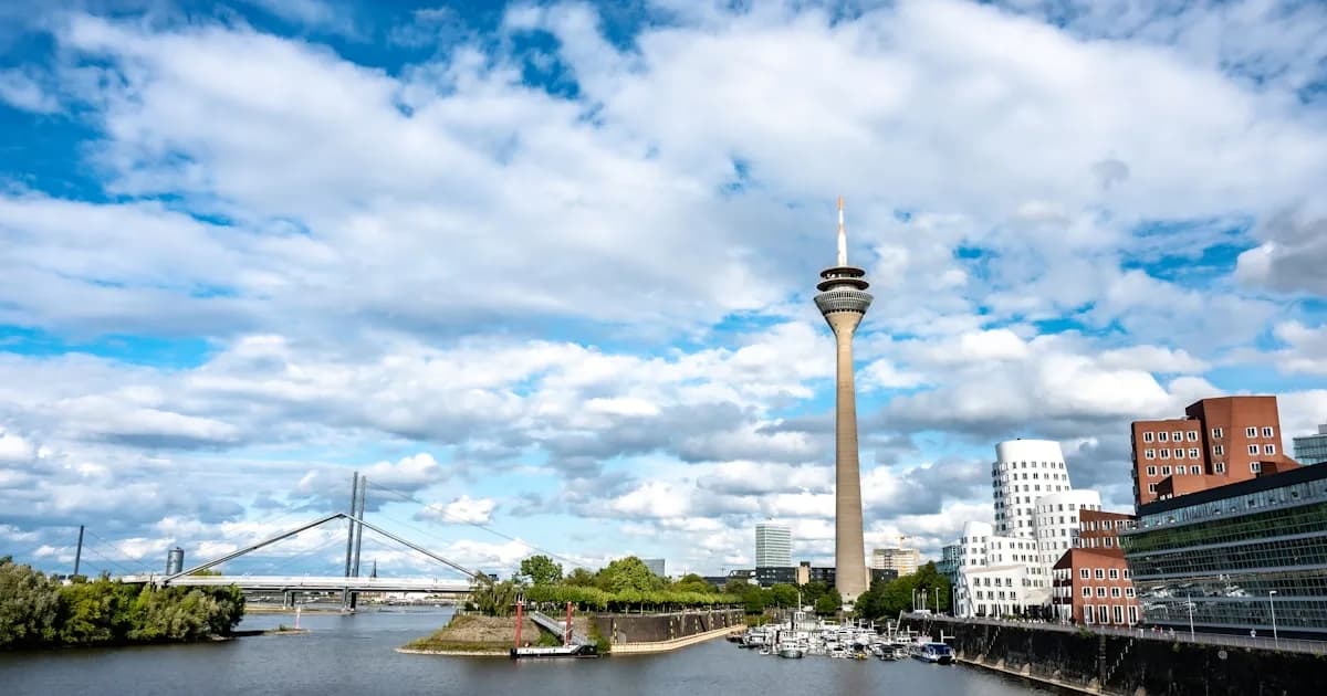 Düsseldorf. Medienhafen und Rhein