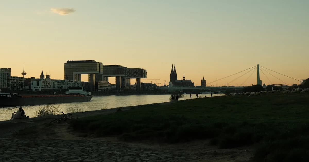 Köln. Stadtpanorama mit Kölner Dom und Rhein